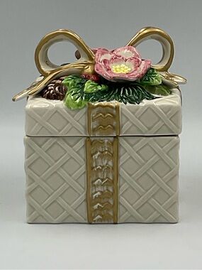 Vintage 1996 Fitz And Floyd Christmas Wreath Gold Trinket Box With Lid